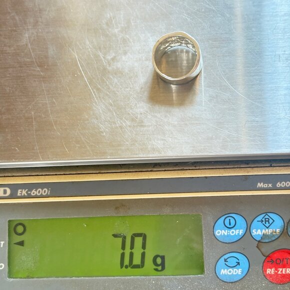 VTG Solid Sterling Silver 925 Textured Finish Tapered Band Ring Size 8.25 - Picture 12 of 12